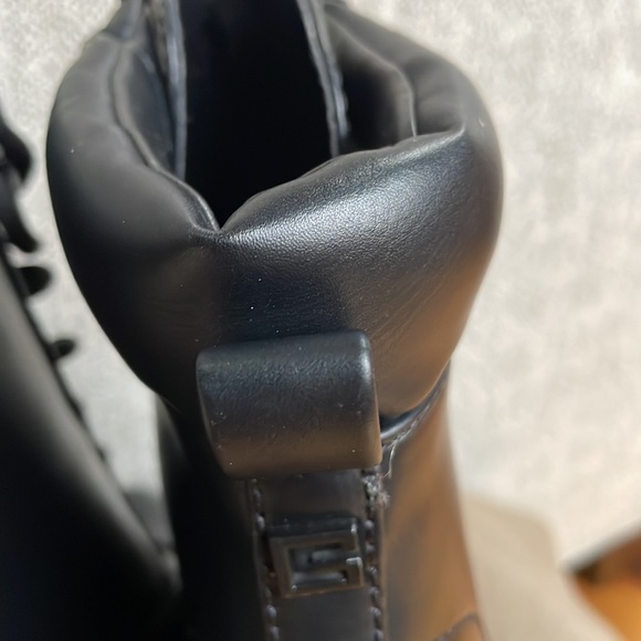 Guess Gwgeovey Black Leather Combat Boots, Size 7.5 - Picture 8 of 9